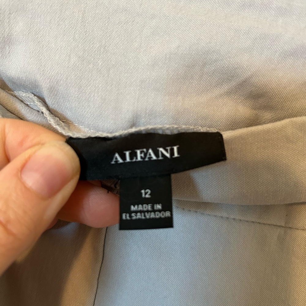 Alfani Women's Light Gray Cropped Pants - Picture 5 of 6